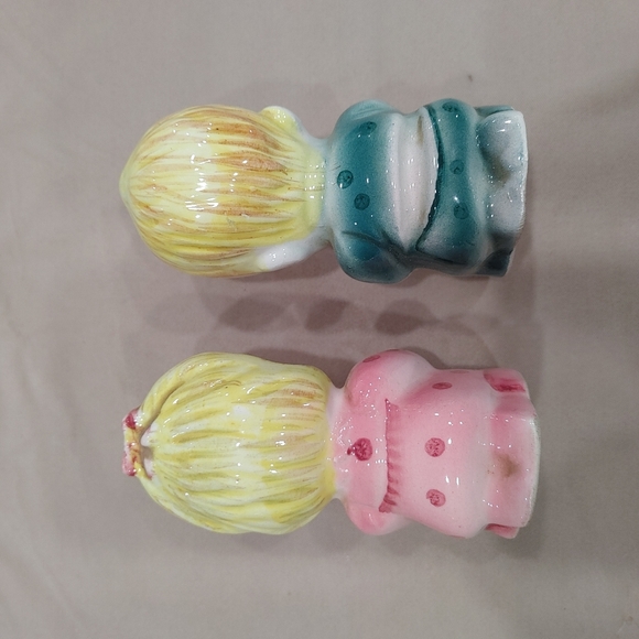 Vintage salt and pepper shakers - Picture 2 of 4